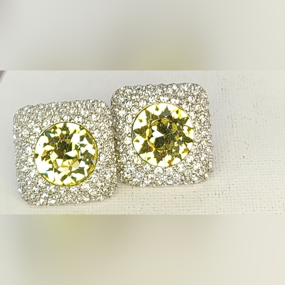 Kenneth Jay Lane large clipon earrings - Picture 4 of 9